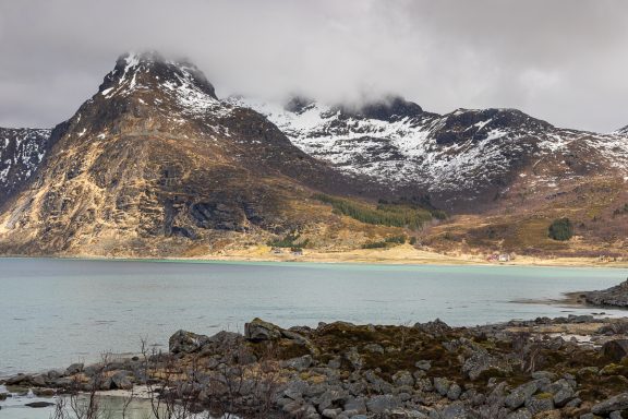 Dans les environs de Flakstad